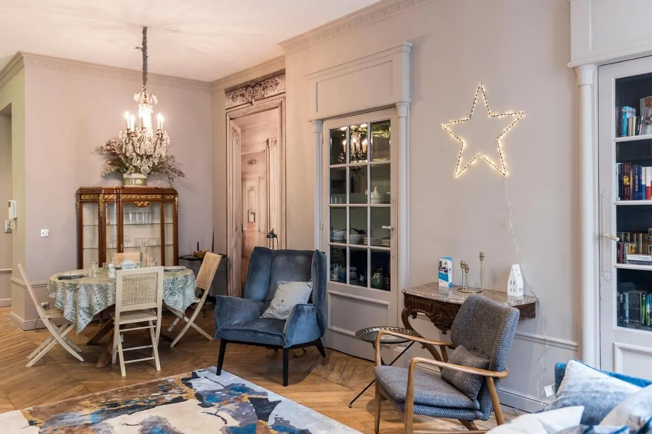 Ella - Magnifique Appartement Lyon 0*,  France
